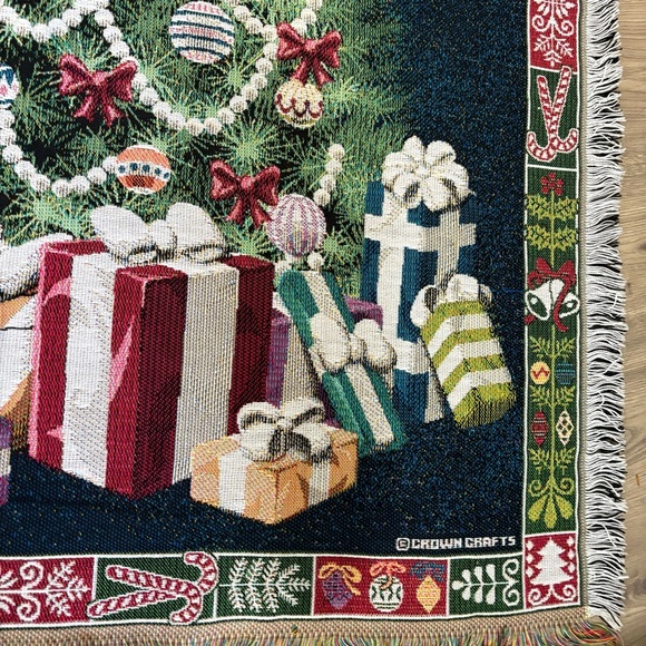 Crown Crafts Holiday Tapestry Throw Blanket Christmas Tree 49 x 58 USA Made - Picture 3 of 10